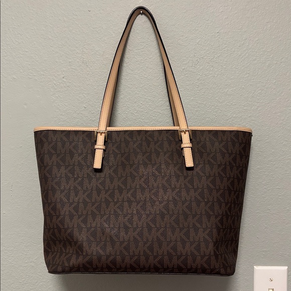 Michael Kors Signature Tote Bag - Picture 4 of 11